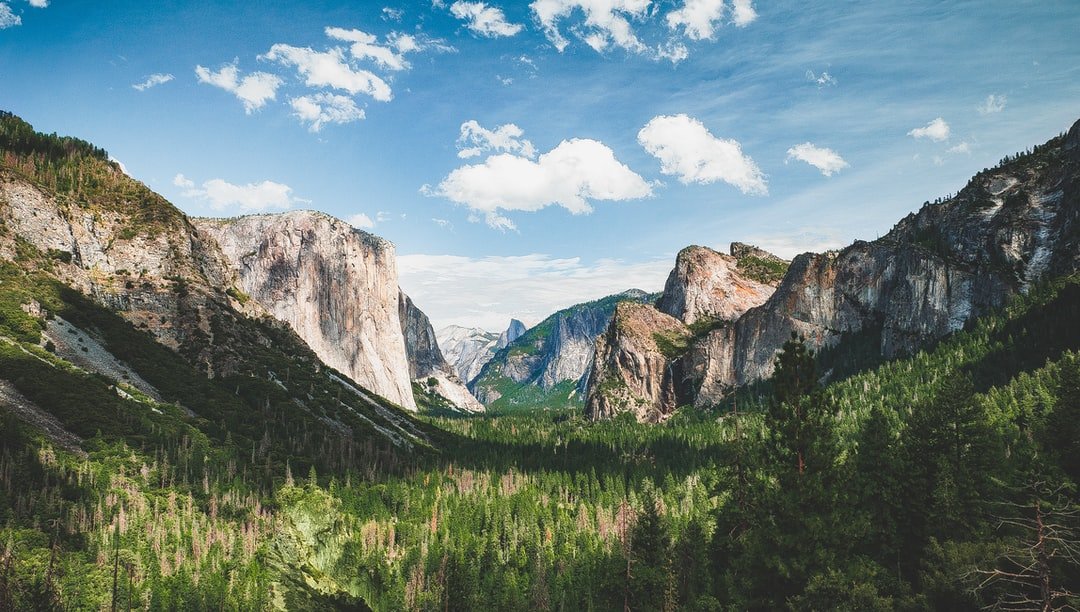 The beautiful view of Yosemite tunnel. | Yosemite National Park in United States