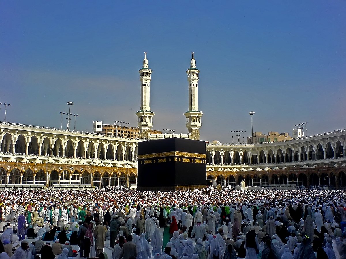 Pilgrims performing Tawaf (circumambulating) the Kaaba. This picture was taken from the gate of Abdul Aziz | Mecca in Saudi Arabia