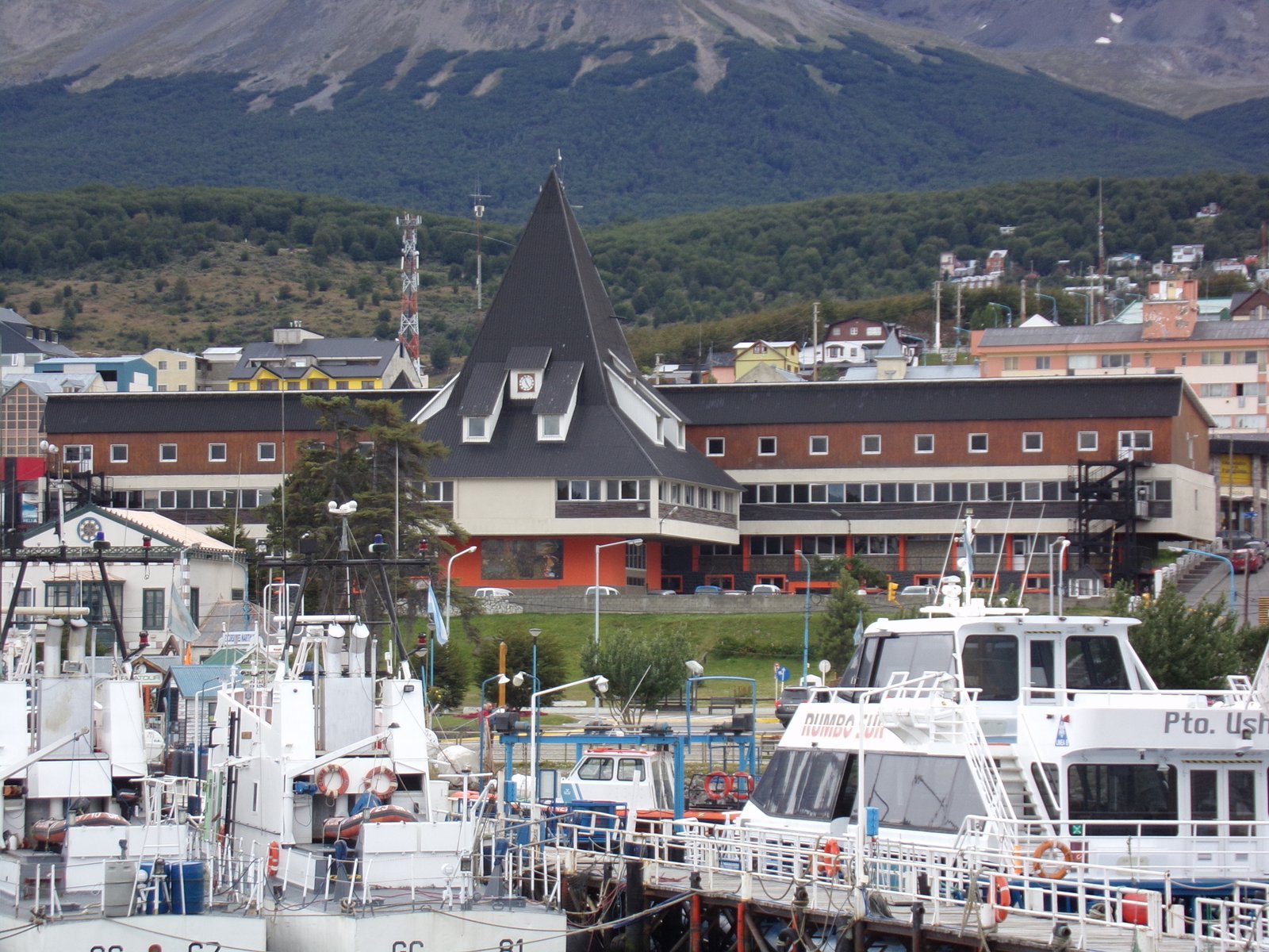 Casa de Gobierno de Tierra del Fuego, Antártida e Islas del Atlántico Sur en Ushuaia | Ushuaia in Argentina