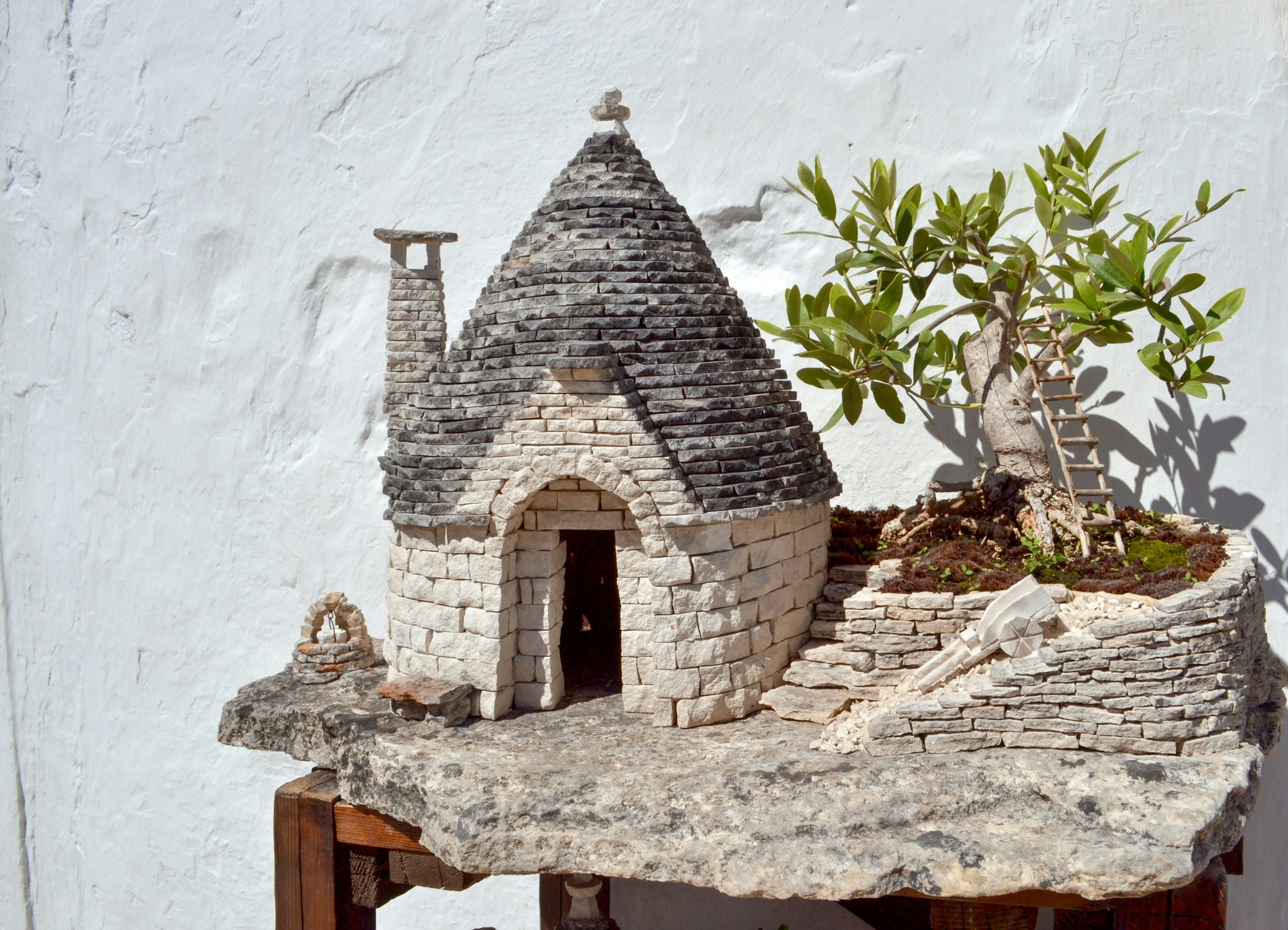 A handcraft model of Trullo Alberobello, Italy. | Alberobello in Italy